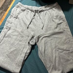 H&M’s women’s wide legged sweatpants